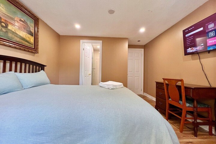 Cozy Home Near Transit & Hillcrest Mall with Free Parking