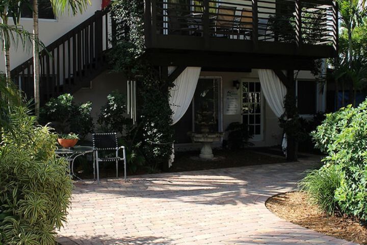 The Cabanas Guesthouse & Spa - Caters to Gay Men
