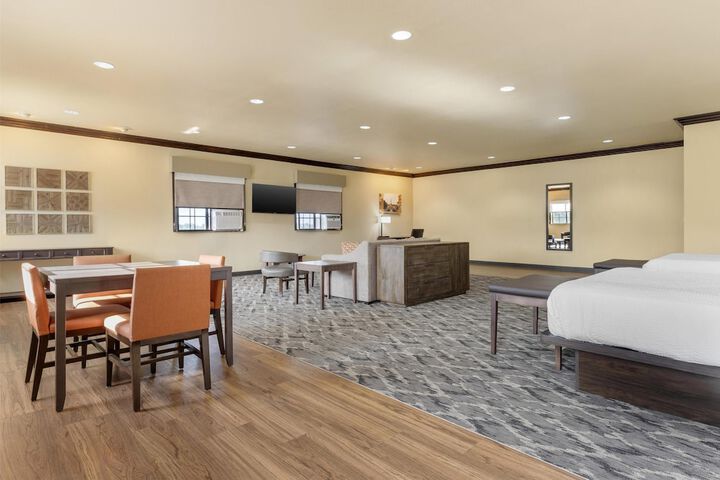 Best Western Plus Cimarron Hotel & Suites