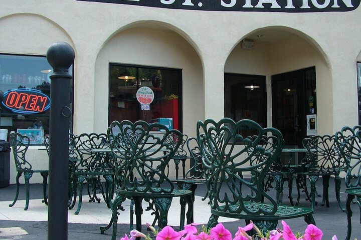 Martin & Mason Hotel