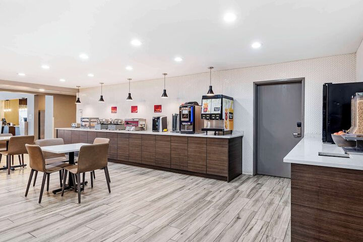 Best Western Plus Bourbonnais Hotel & Suites