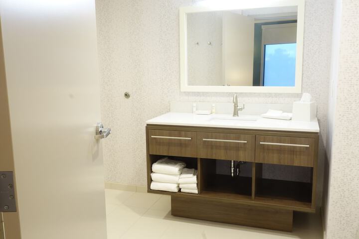 Room 35 of 76