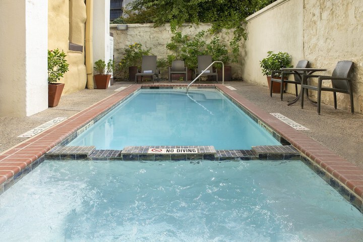 Pool 6 of 37