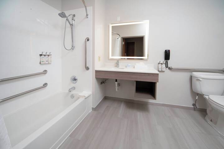 Room 12 of 27