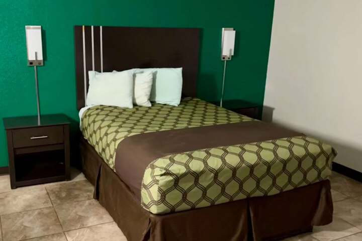 Room 17 of 34