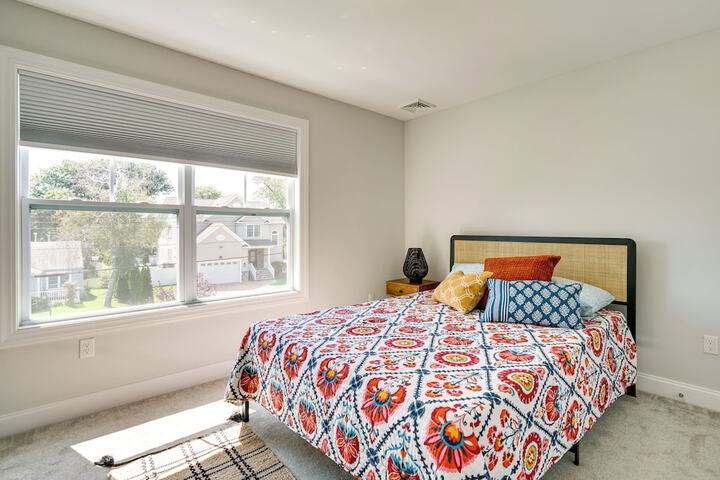 Sleek Long Branch Vacation Rental w / Pool + Patio!