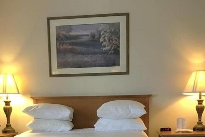 Room 10 of 22
