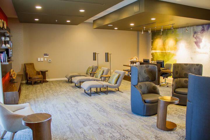 Lounge 67 of 74