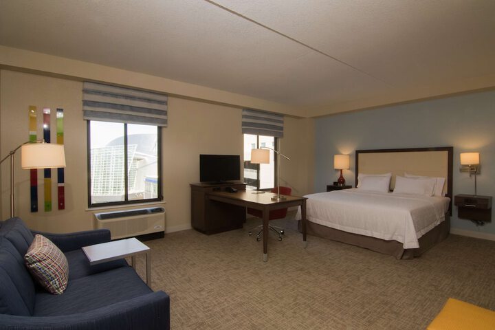 Hampton Inn & Suites Tulsa Downtown