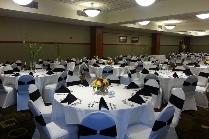 Ballroom/Hall 33 of 45