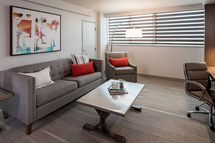 The Rushmore Hotel & Suites BW Premier Collection