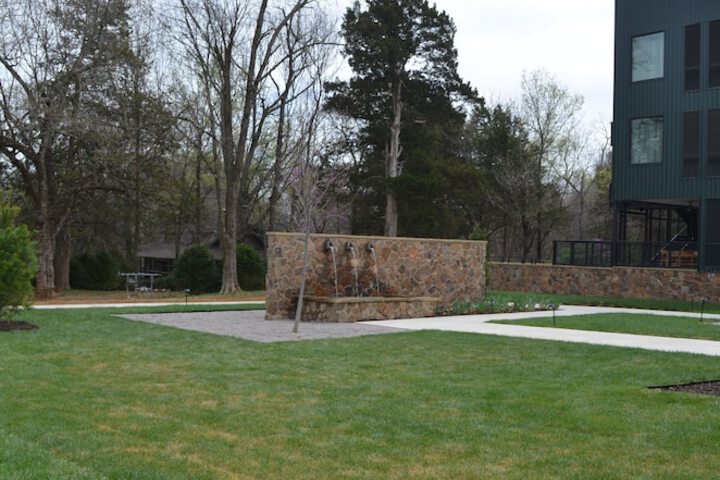 Stonebreaker Hotel