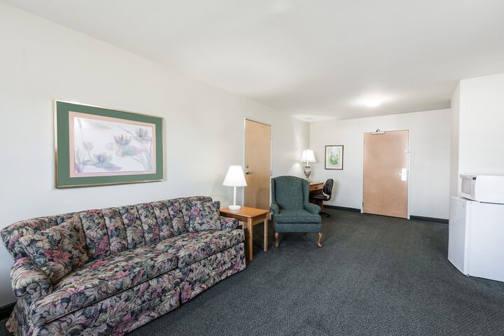 Super 8 by Wyndham Hagerstown / Halfway Area