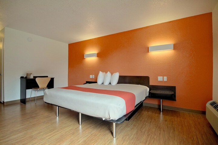 Room 25 of 37