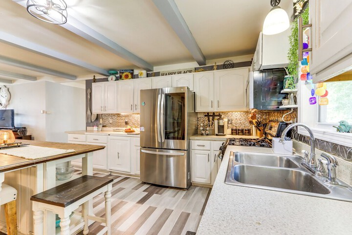 Charming St. James Home Near Maramec Spring Park!