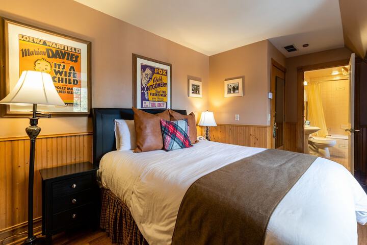 Saddleback Inn