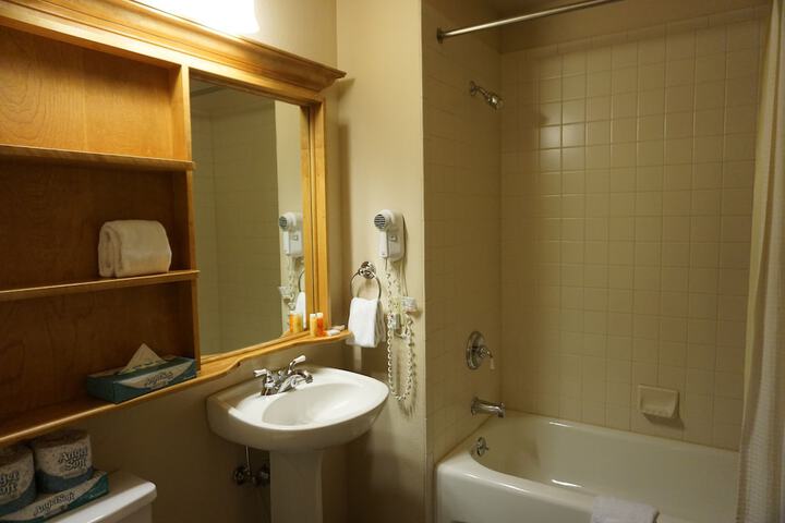 Zephyr Mountain Lodge