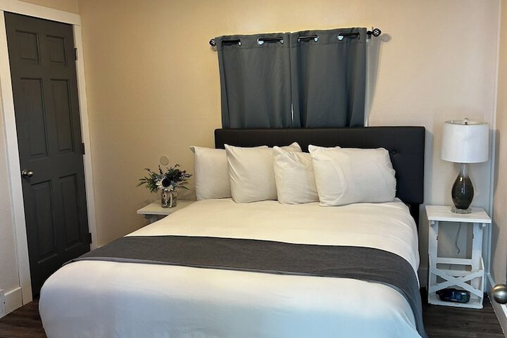 Lamplighter Cabins & Suites
