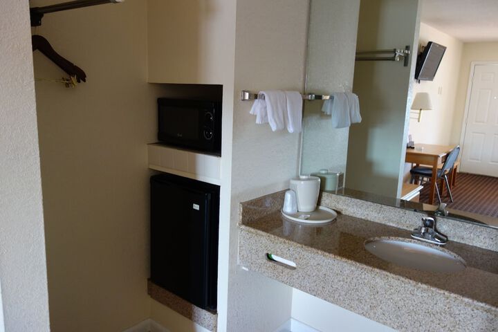 Room 11 of 25