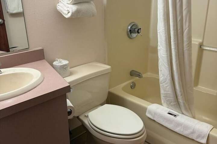 Nisswa Hotel and Suites