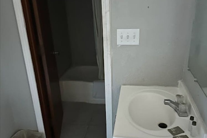 Room 10 of 35