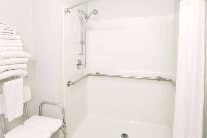 Room 20 of 28