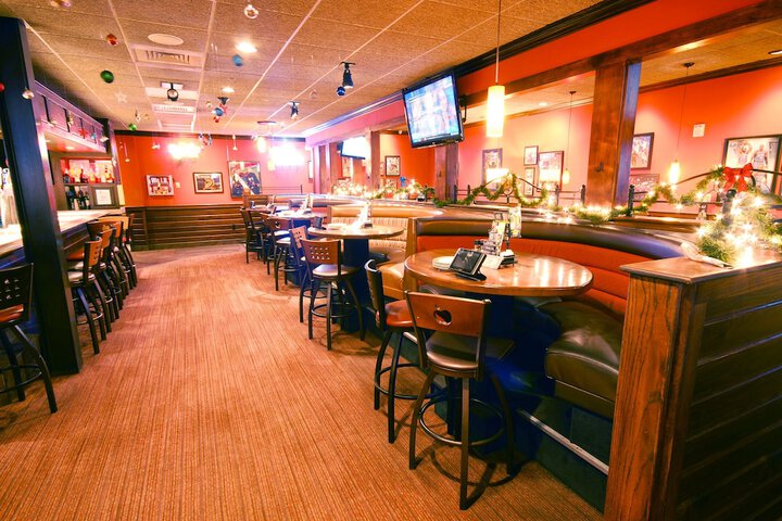 Lounge 114 of 119