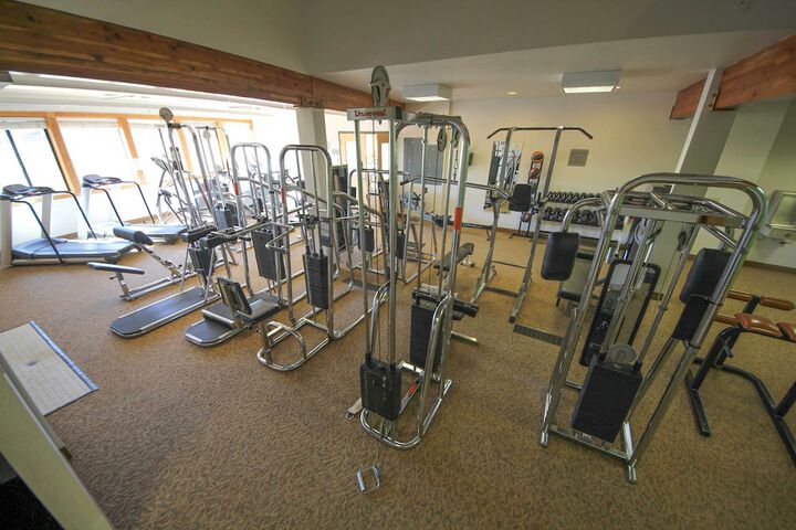 Condo w / Balcony & Views - Steps to Ski Shuttle!