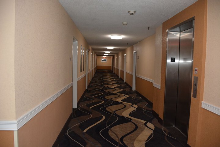 Ballroom/Hall 31 of 39