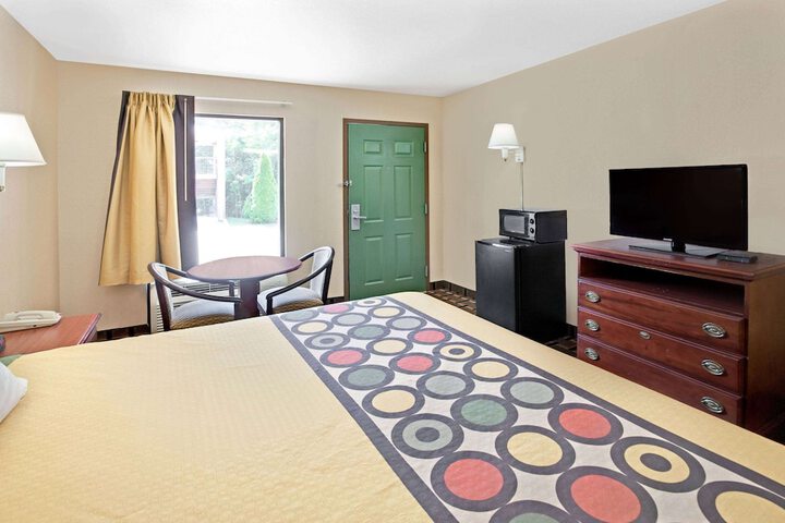 Room 6 of 13