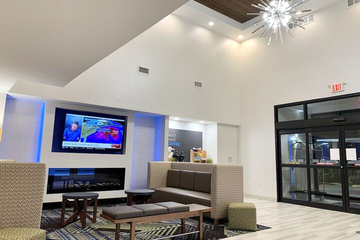 Holiday Inn Express & Suites Longview North by IHG