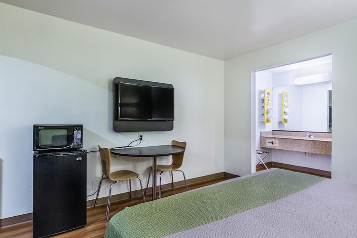 Room 32 of 33