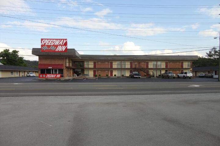 Speedway Inn