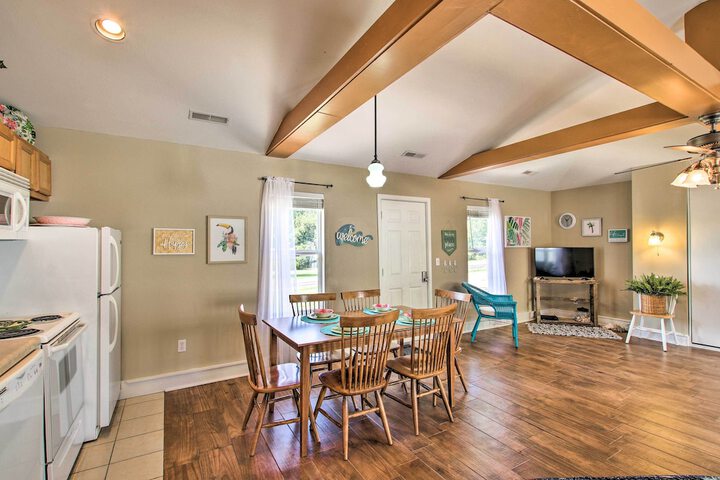 Cozy Ironton Cabin w / Shared Pool & Private Patio!