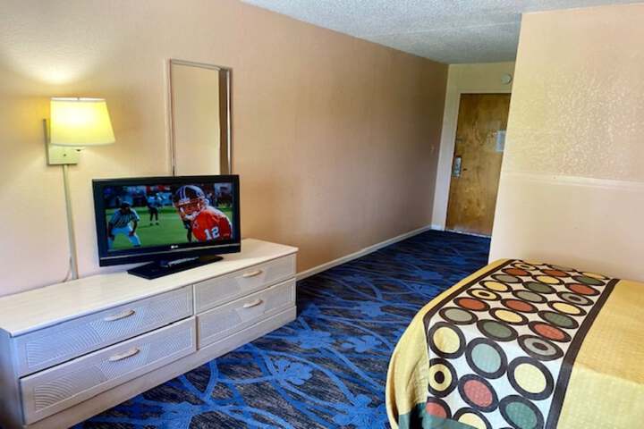 Room 16 of 50