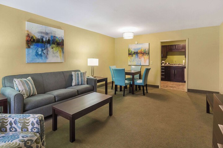 Quality Inn Paris