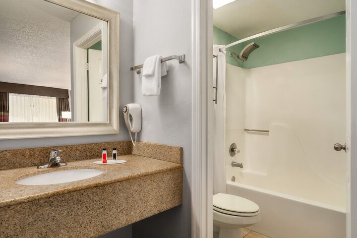 Room 15 of 26