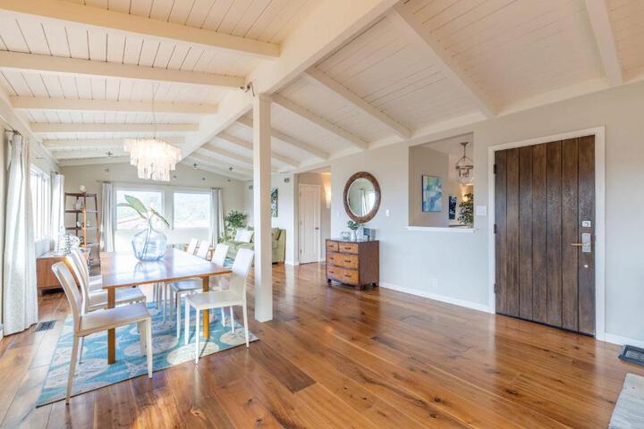 Ocean & Mountain View Home - Walk to Trails Beach Family Activities