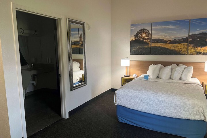 Room 25 of 40