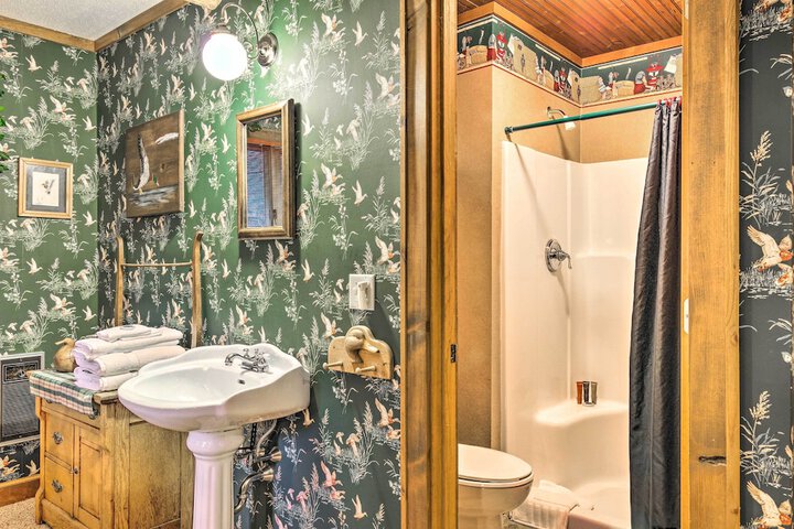 River Access + Mtn Views: Cullowhee Lodge!