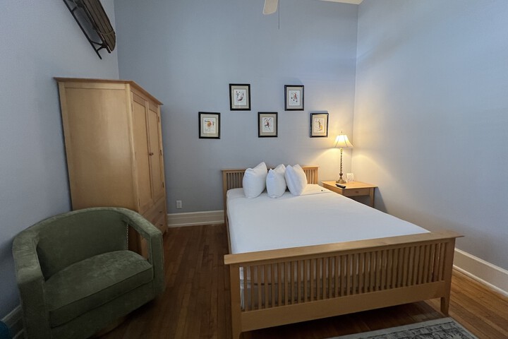 Room 106 of 142