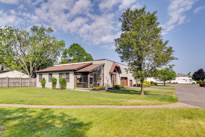 Tonawanda Vacation Rental 13 Mi to Niagara Falls