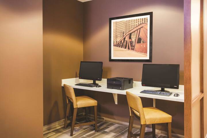 Business Center 67 of 68