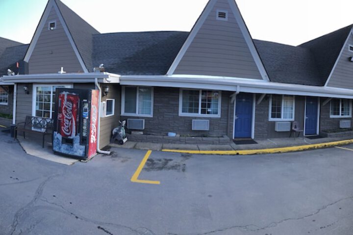 Hotel 4 of 53