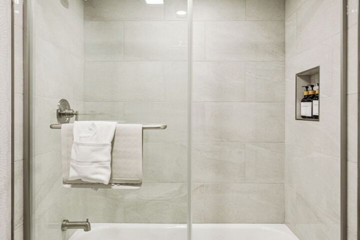 456 Embarcadero Inn & Suites
