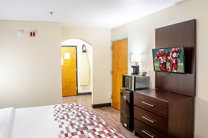 Room 17 of 33
