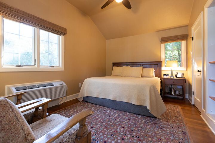 Room 44 of 192