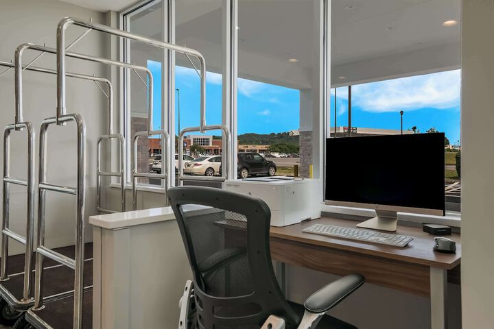 Business Center 34 of 34