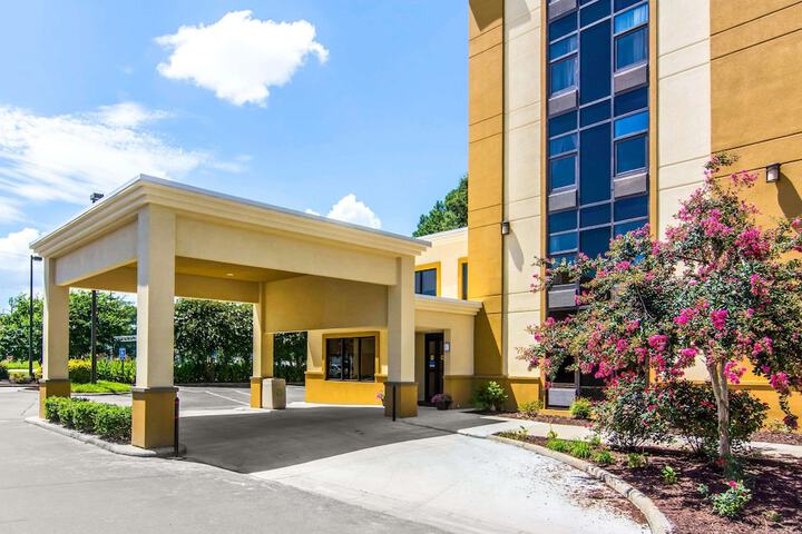 Hotel 2 of 35