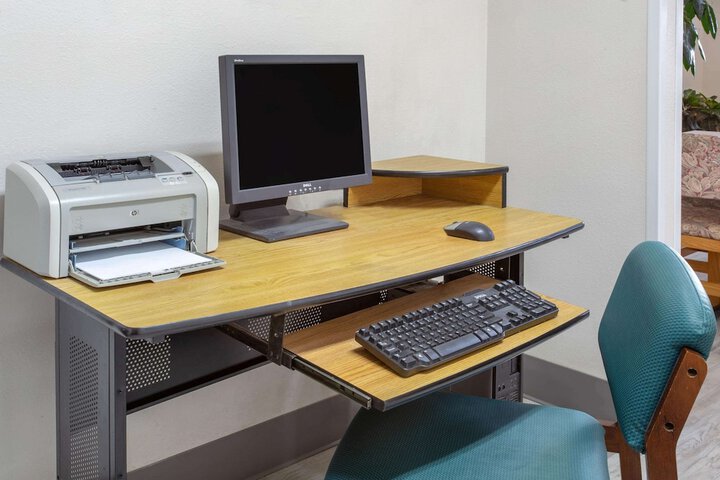 Business Center 17 of 17